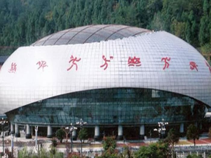 营口体育中心球形网架加工安装